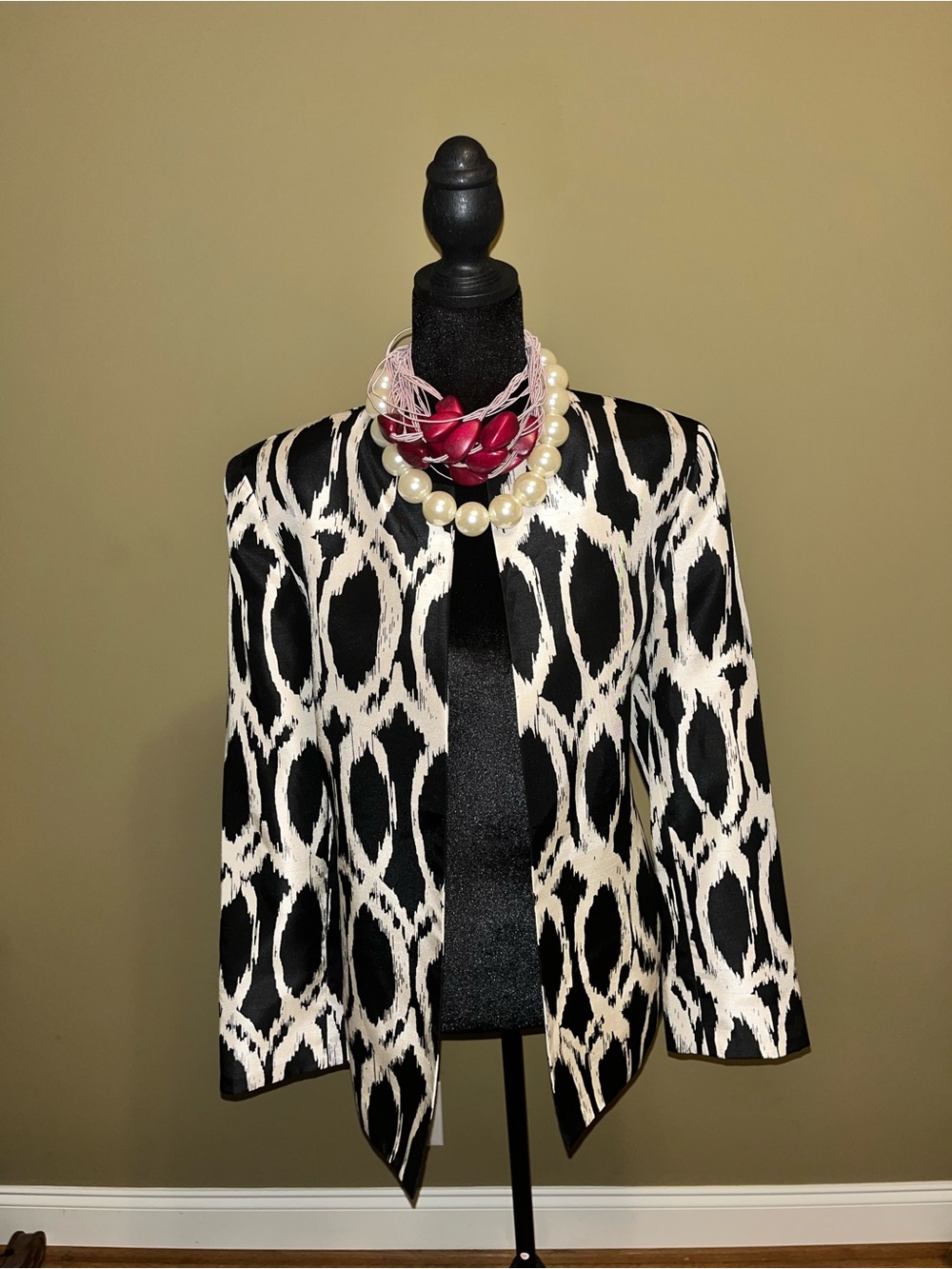 Jones Studio Black and White Patterned Open-Front Blazer